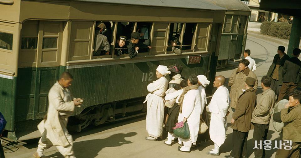 1948     ǳ.  Maynard Owen Williams  [ų ׷] ̺귯