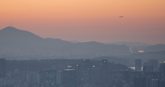 노을빛에 물든 서울의 하늘