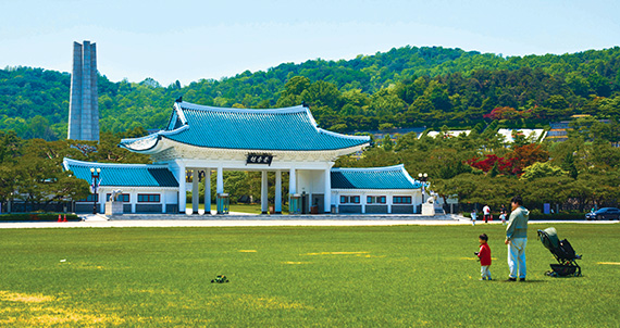 호국 영령의 숭고한 정신을 기리며
