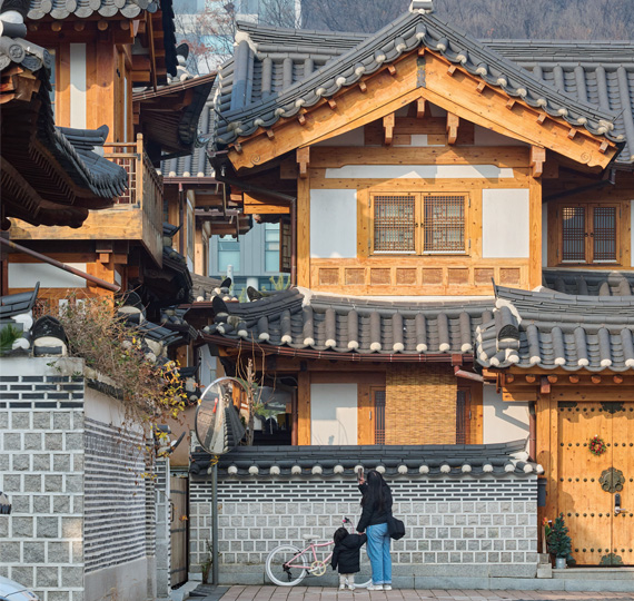 서울 곳곳에 스며든 전통의 자리들