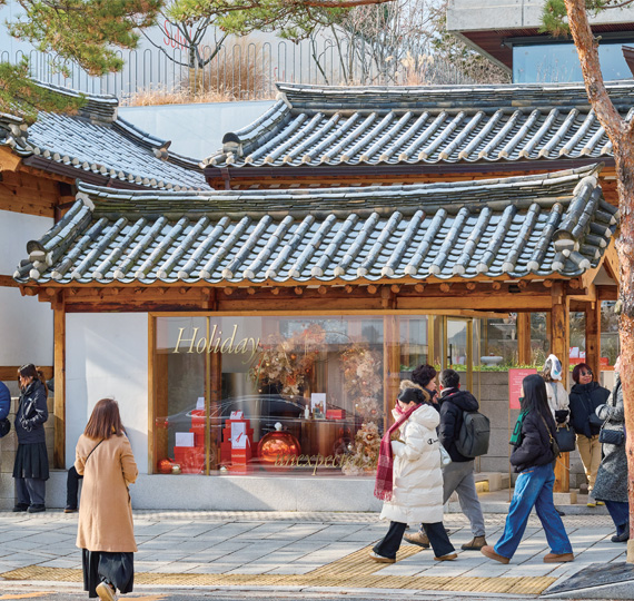 전통과 근대의 시간이 겹겹이 쌓인 동네, 북촌