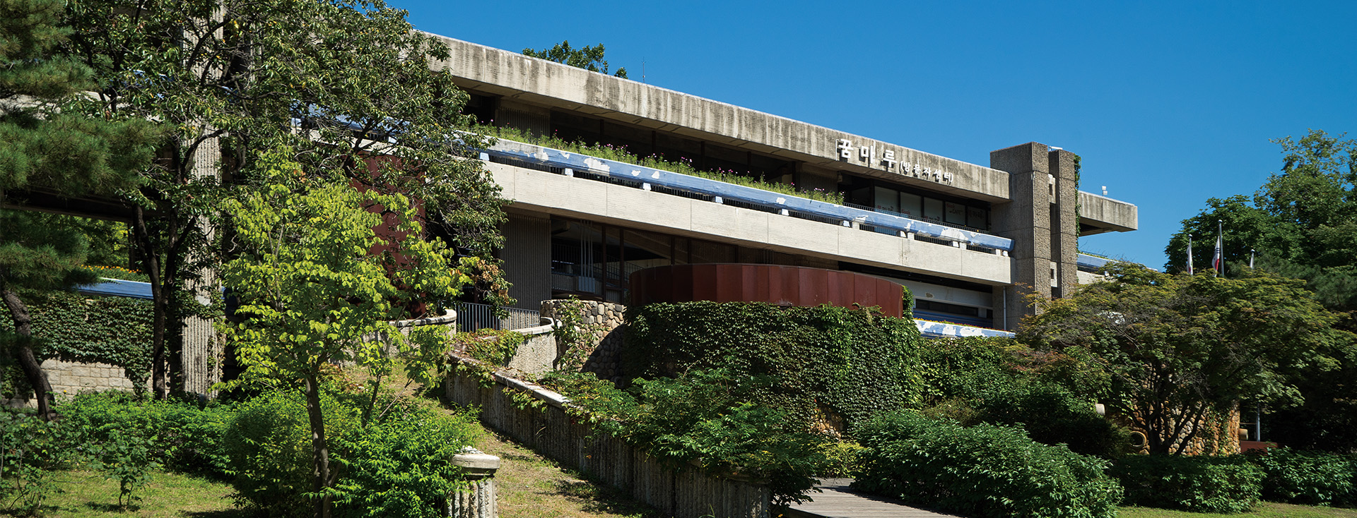 서울의 신(Scene) 미감을 응축한 건축을 걷다