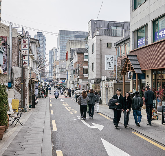 군인과 직장인 밥집 골목 vs 세계 미식과 문화가 쌓인 골목