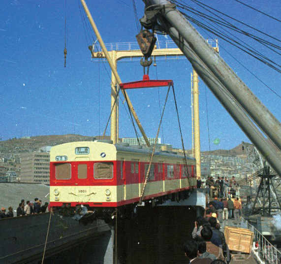 1974년 서울 지하철 전동차가 반입되는 모습