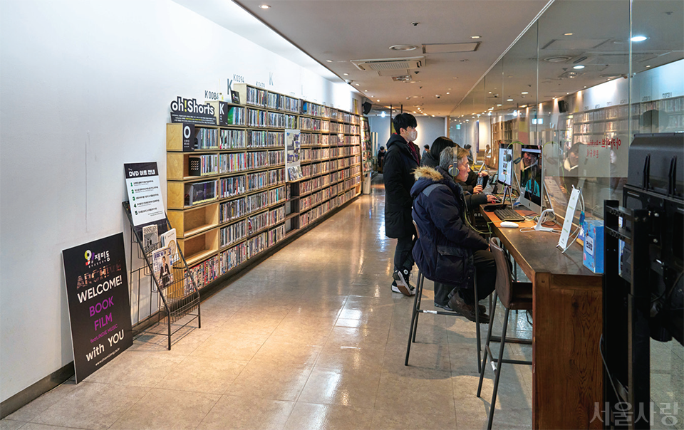충무로역 오!재미동 내부