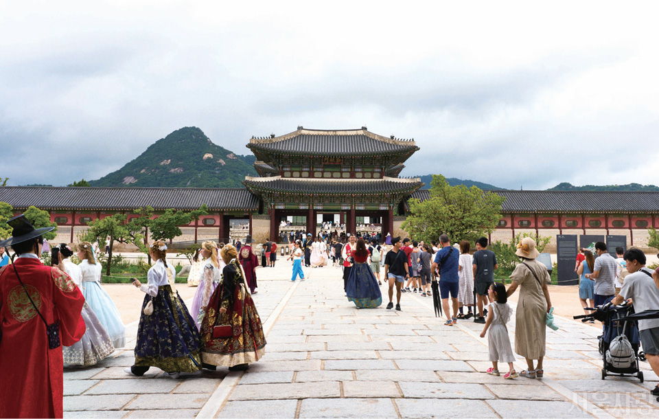 경복궁 근정전 가는 길.
