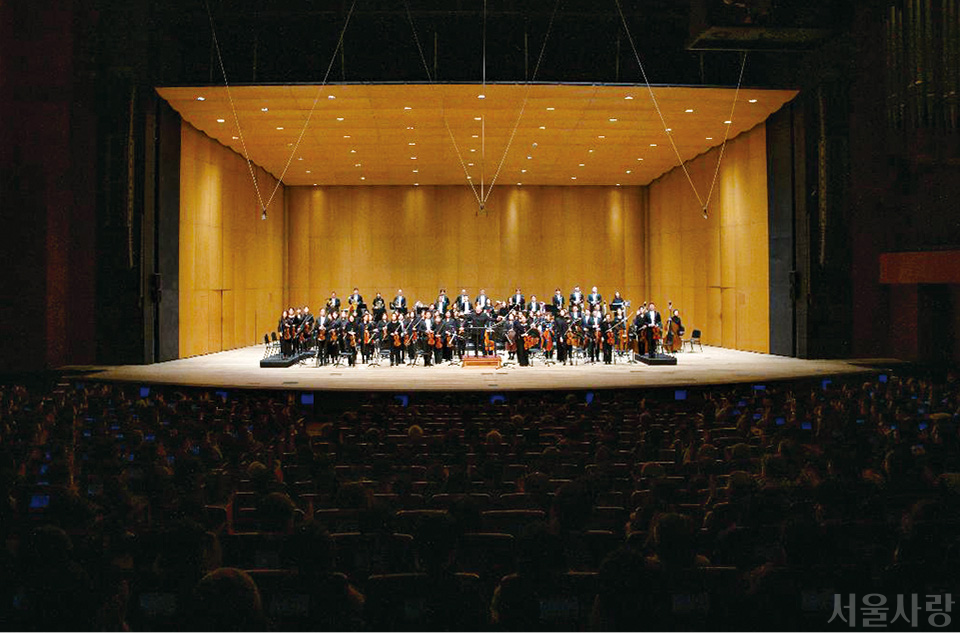 1978년에 선보인 세종문화회관 대극장은 서울의 상징적인 음악 홀이다. &copy;서울시립교향악단