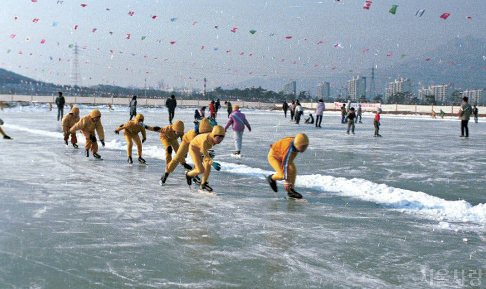 1984년 12월 개장한 서울대공원 스케이트장