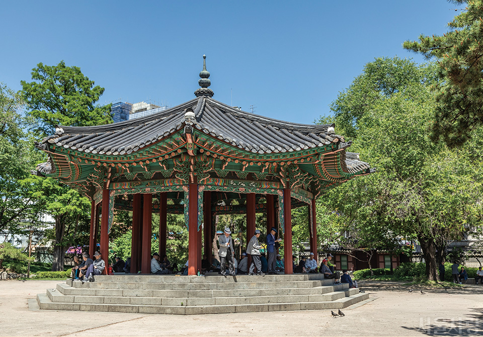 탑골공원 팔각정.