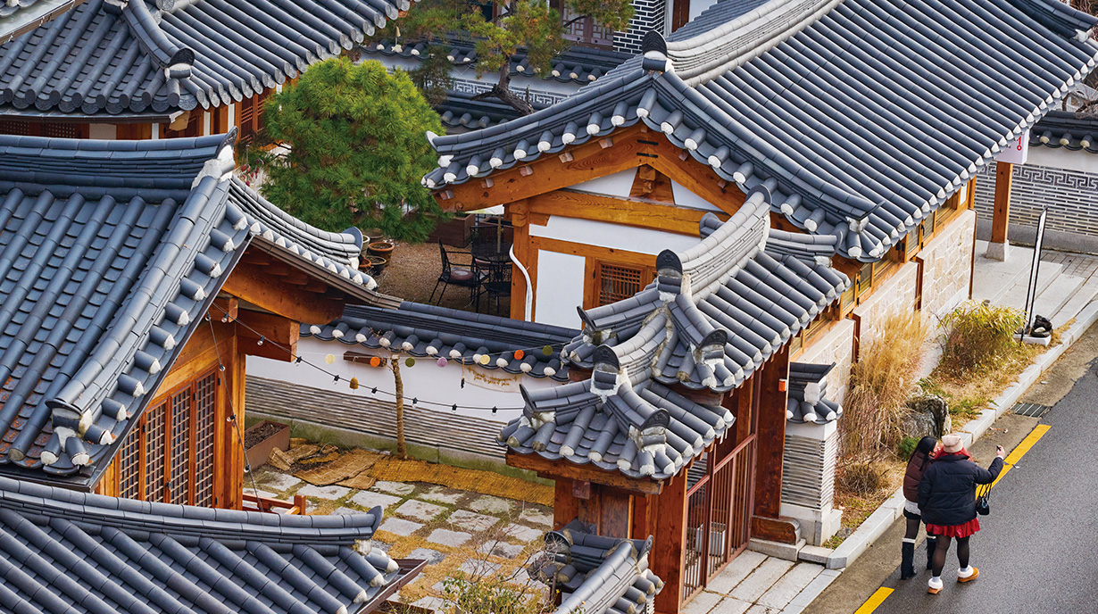 전통과 근대의 시간이 겹겹이 쌓인 동네, 북촌